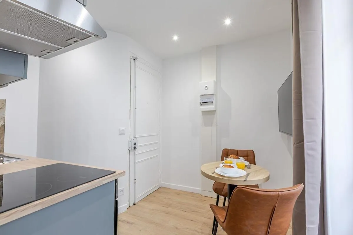 Nid Douillet Pour Deux Coeur Du 19E Arrondissement Apartment Paris France