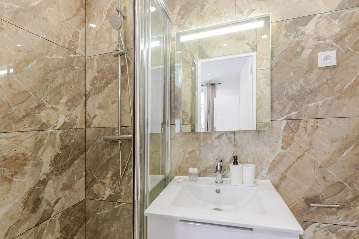 Nid Douillet Pour Deux Coeur Du 19E Arrondissement Apartment Paris France