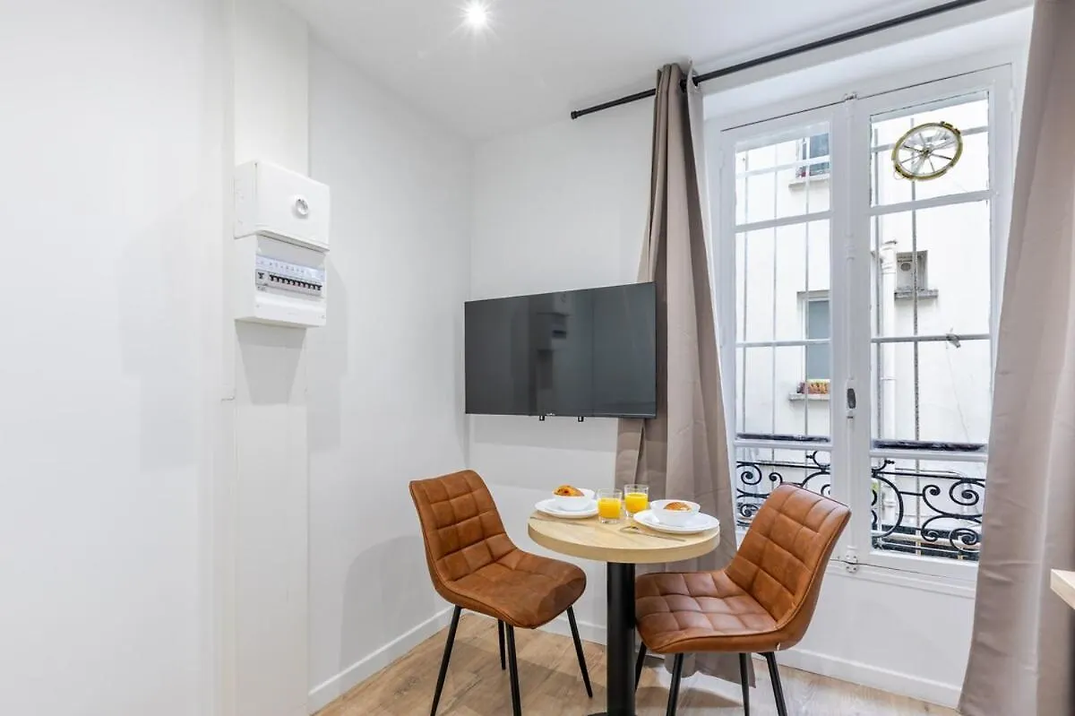 Nid Douillet Pour Deux Coeur Du 19E Arrondissement Apartment Paris