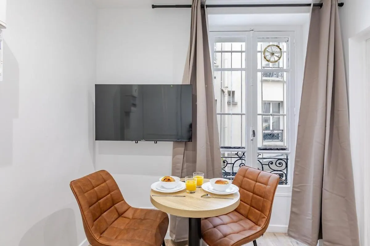 Nid Douillet Pour Deux Coeur Du 19E Arrondissement Apartment Paris